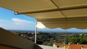 tenda a capanno con guide laccate bianche e tessuto avorio RIF: TS165