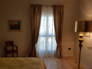 tenda bianca nuova con calate riadattate da Gani RIF: TC91