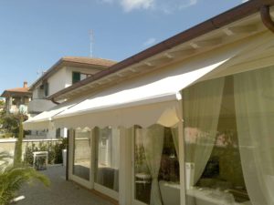 tende da sole a bracci estensibili su barra quadra RIF: TS190