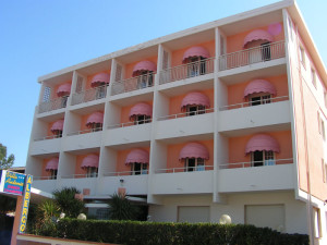 tende da sole a cappottina per hotel in toscanaRIF: TS240