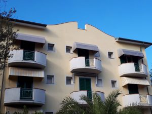 tre cappottine su misura per balconi RIF: TS59