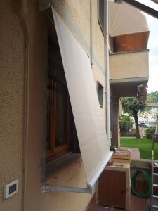 tende a caduta con braccetti per schermatura finestra RIF: TS38