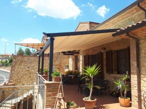 pergola addossata color antracite per terrazzo villa RIF: SE122