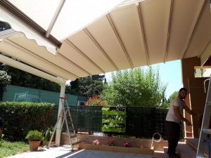 pergola addossata personalizzata per cortile di villetta RIF: SE123