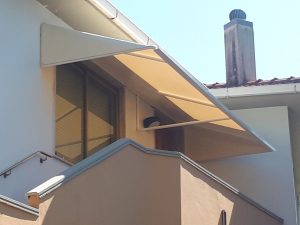 maxi pensilina come copriportone invernale