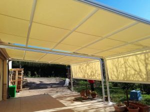 2 tende a capanno coordinate per copertura terrazza piano terra