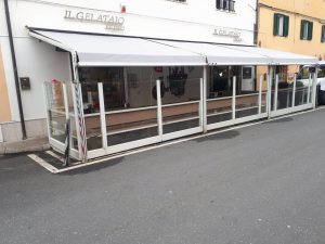 3 tende a capanno a tinta unita per copertura esterni di gelateria