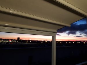 pergola personalizzata in alluminio bianco montata in toscana