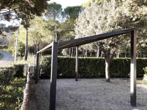 nuovo pergolato gani per copertura cortile interno villa in toscana