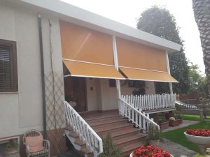 2 tende a caduta in tessuto poliestere termosaldato giallo in Toscana